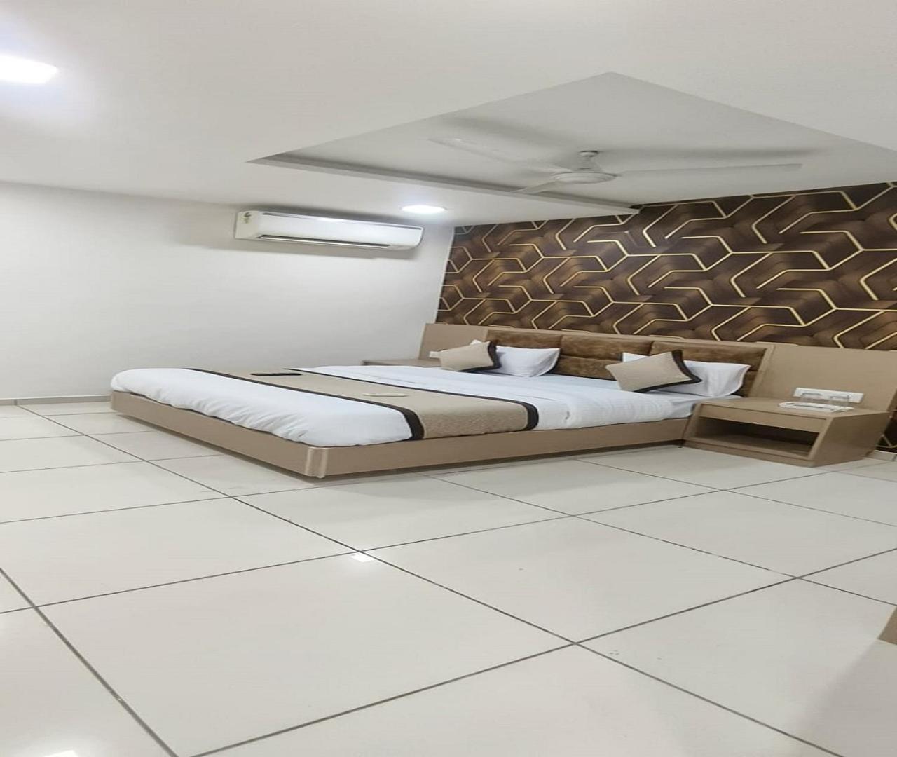 Hotel Nest View 아흐메다바드 외부 사진