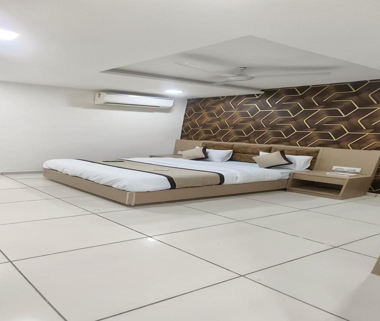 Hotel Nest View 아흐메다바드 외부 사진