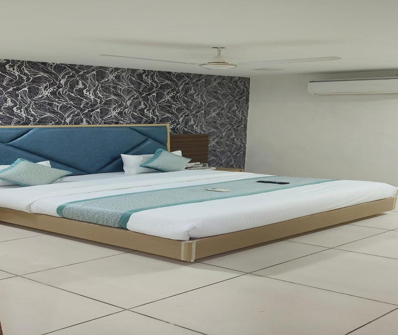 Hotel Nest View 아흐메다바드 외부 사진
